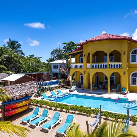Blue Parrot Beach House And Villas Hopkins Exteriör bild