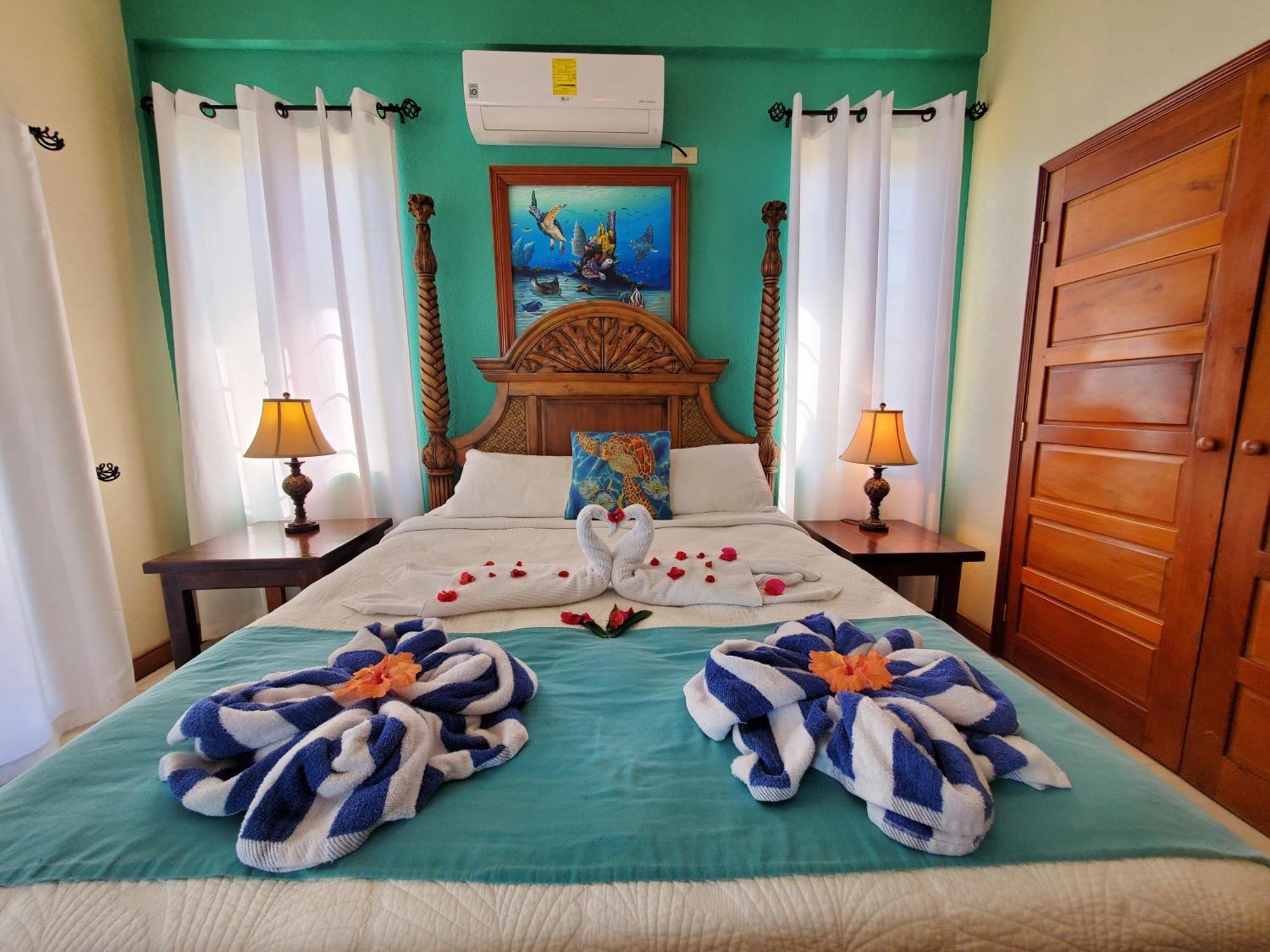 Blue Parrot Beach House And Villas Hopkins Exteriör bild