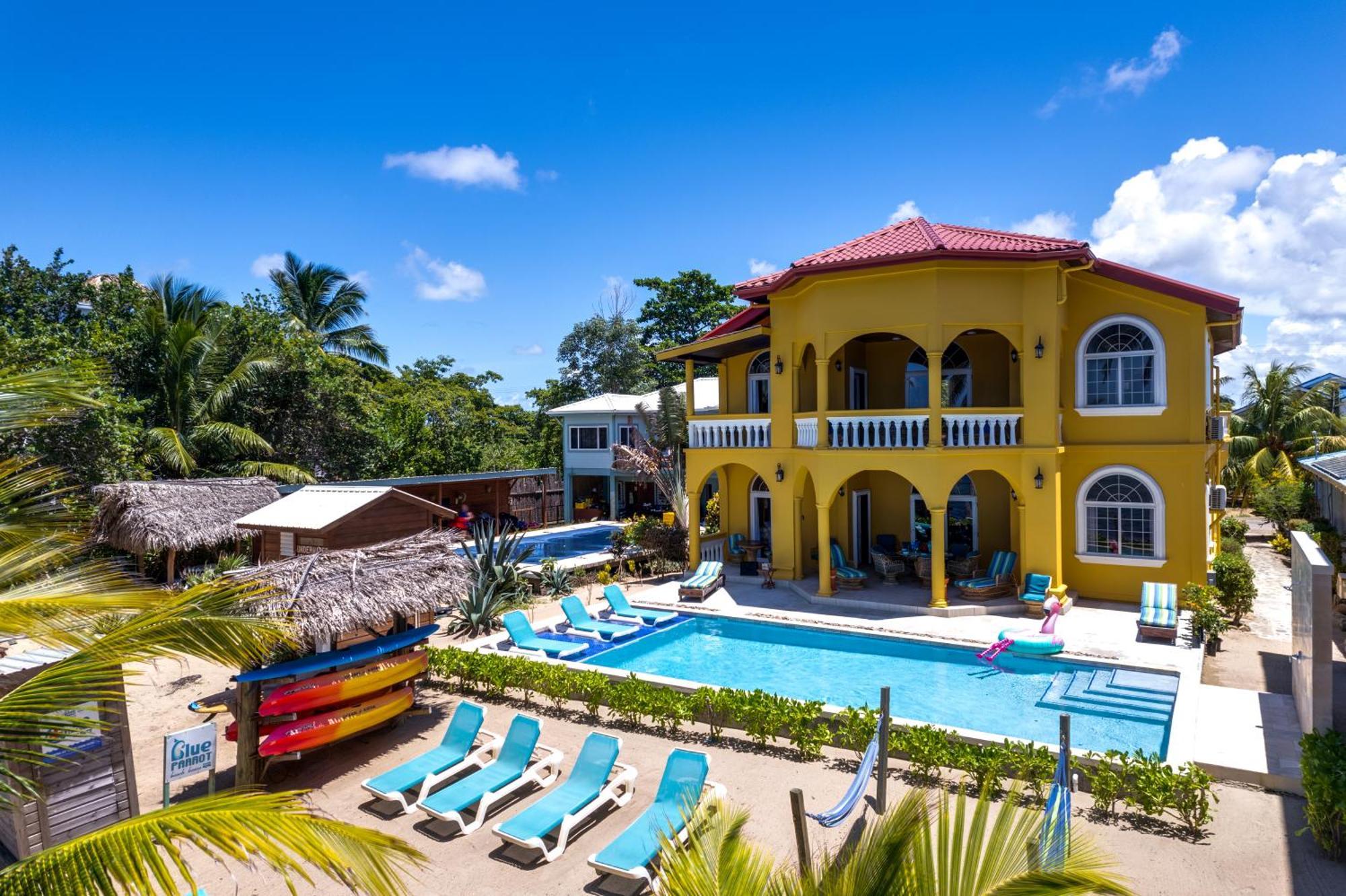 Blue Parrot Beach House And Villas Hopkins Exteriör bild