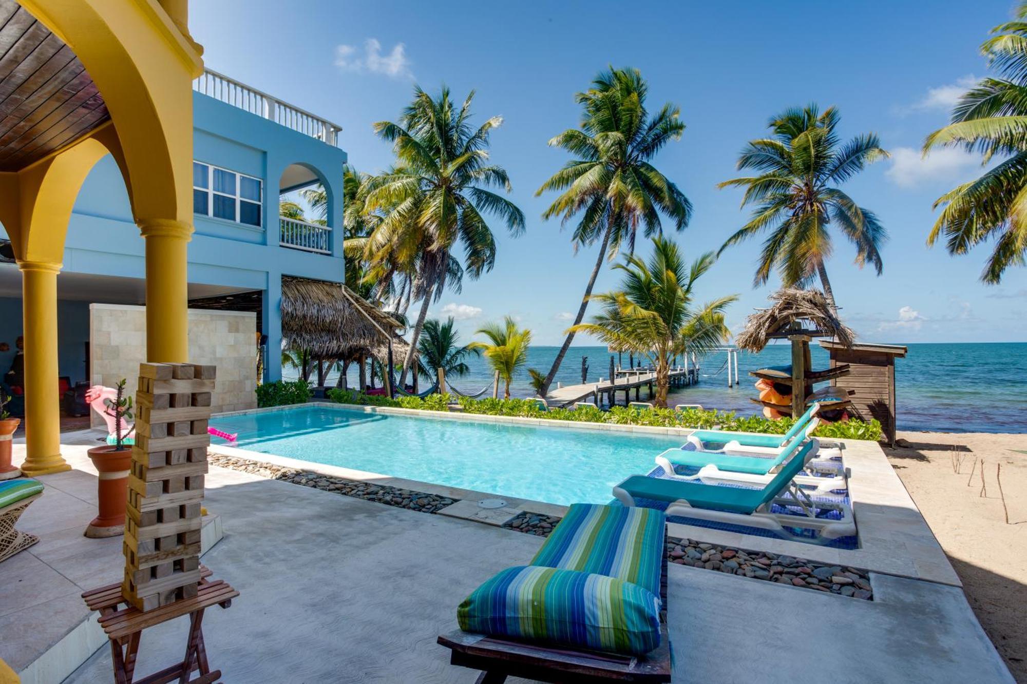 Blue Parrot Beach House And Villas Hopkins Exteriör bild